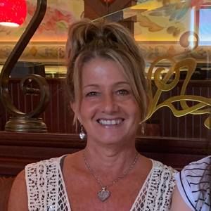 Meet your Posher, Debbie